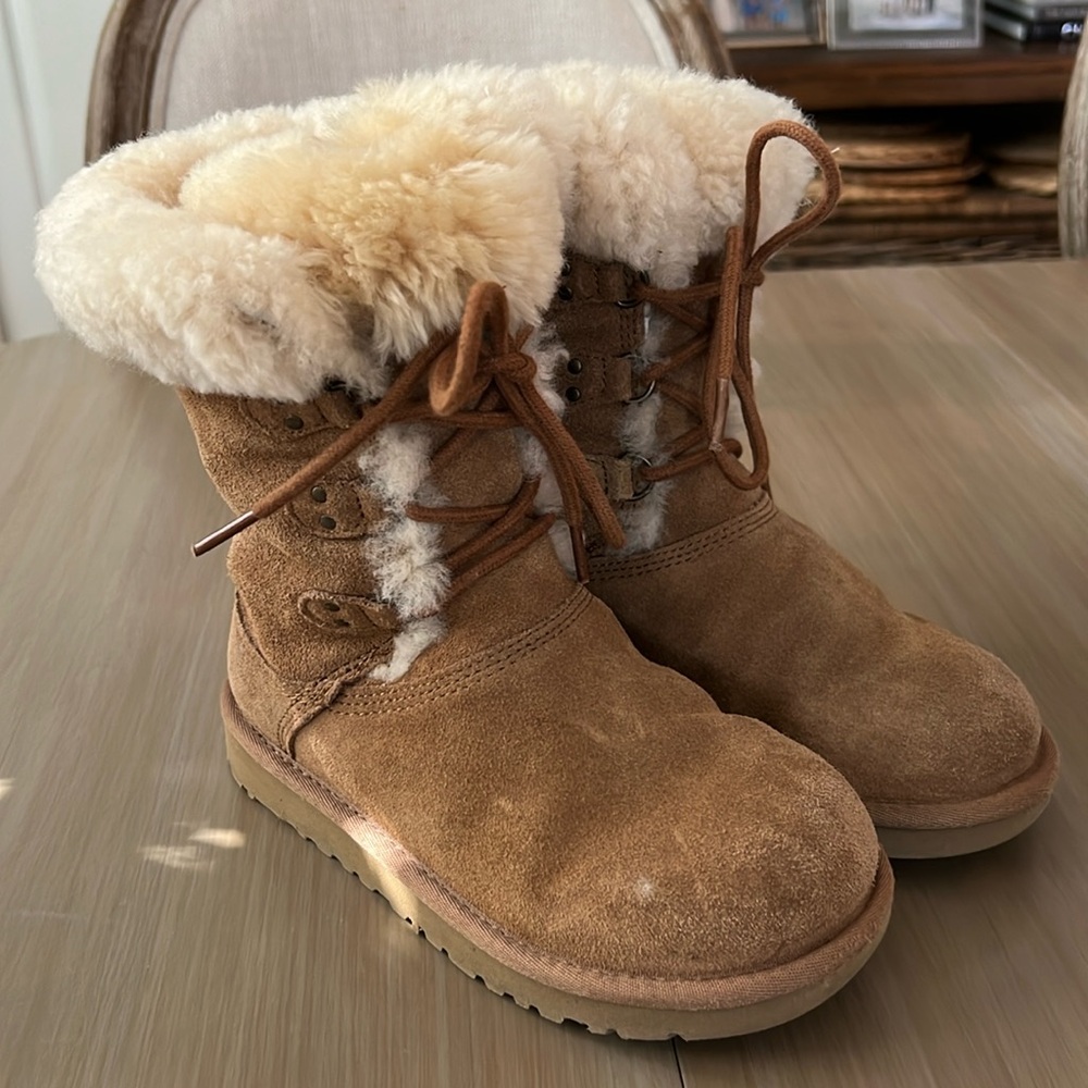 Ugg Australia girls Sophie boots - chestnut color